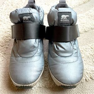Sorel Snow Boots - on Oprah’s Holiday Wishlist! Silver, size 7.5